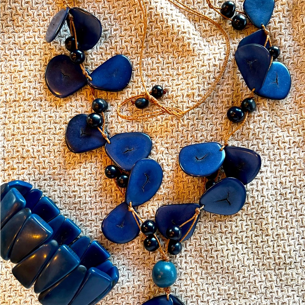 Handmade Bakelite matching necklace and bracelet set.
